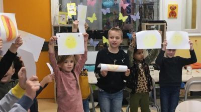 hp foto kinderen in de klas met tekening